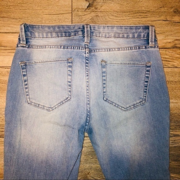 a.n.a. Floral Embroidered Skinny Ankle Jeans - Picture 7 of 8